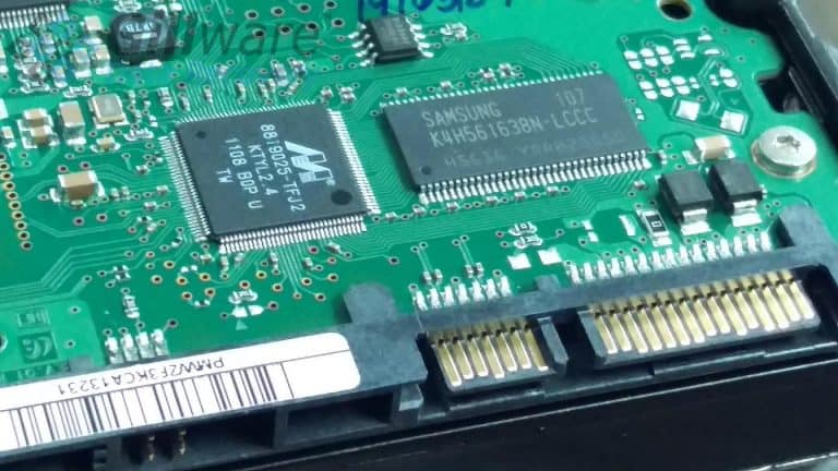 硬盘电源浪涌会烧坏驱动器的印刷控制板(PCB)。